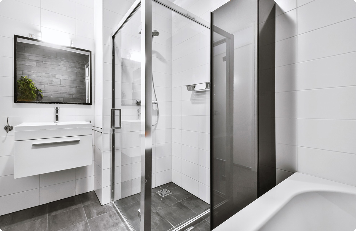 Estamos orgullosos de ofrecer una amplia variedad de estilos y diseños de mamparas de baño y nos adaptamos a cualquier tipo de espacio y preferencia estética.